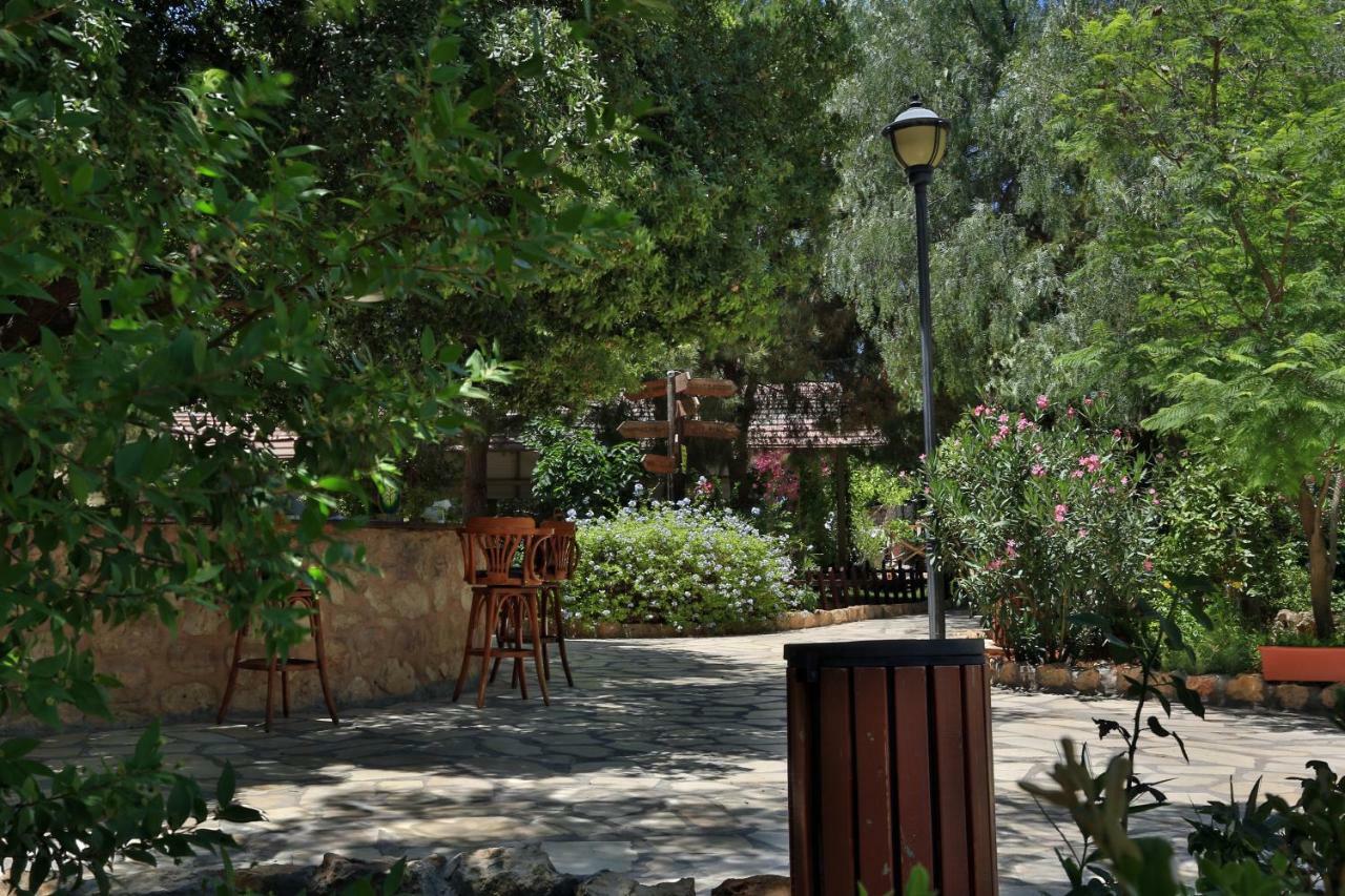 Mountain Breeze Lodge & Resort Al Salt Exterior foto