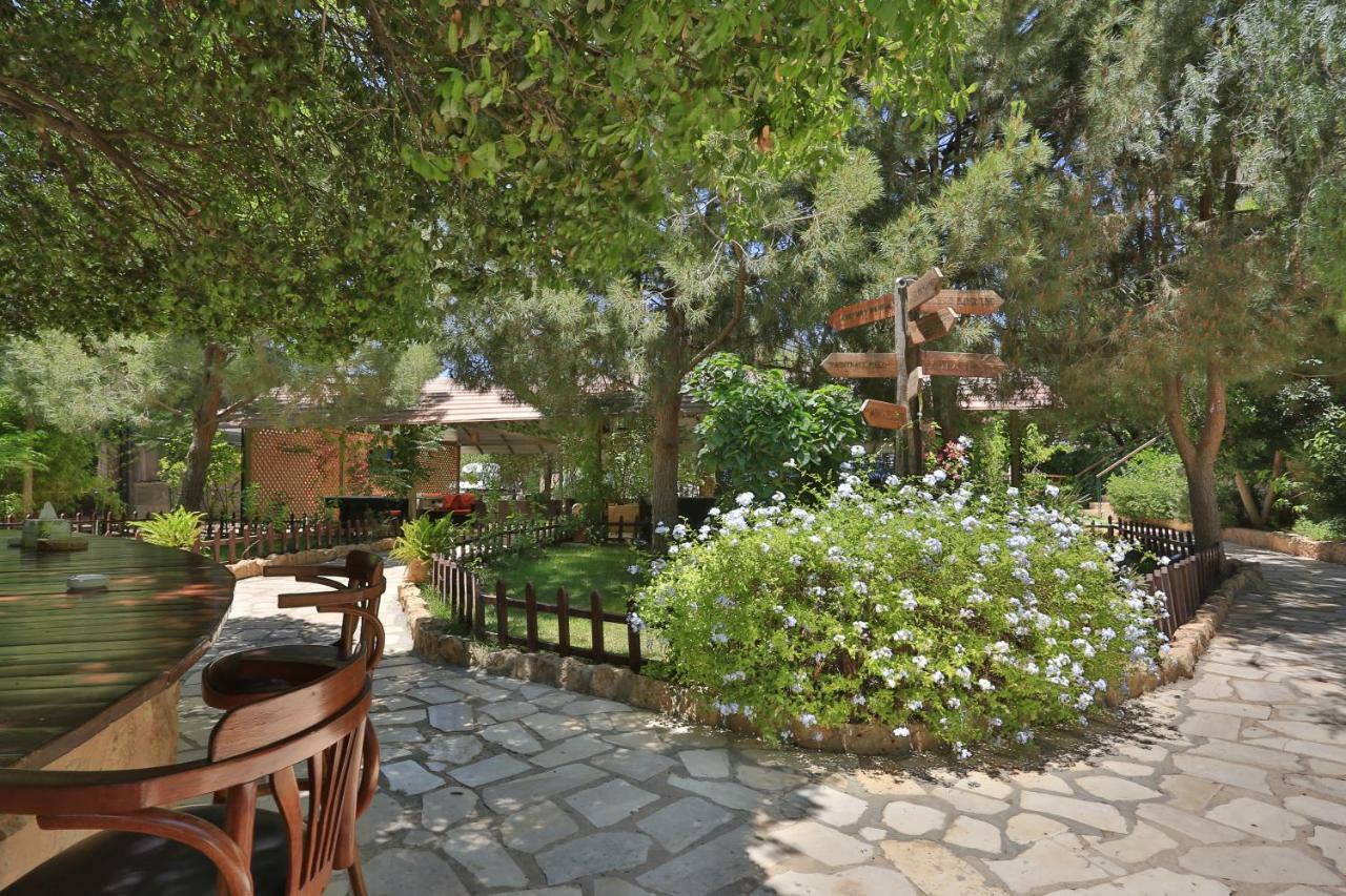 Mountain Breeze Lodge & Resort Al Salt Exterior foto
